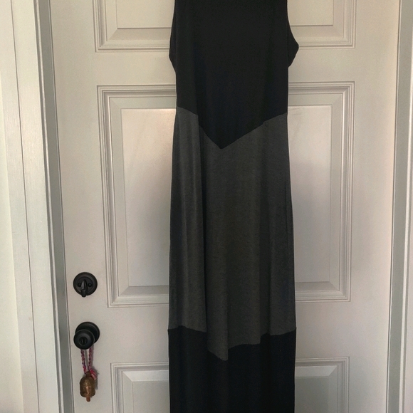 Monteau Dresses & Skirts - Monteau maxi dress Size Large